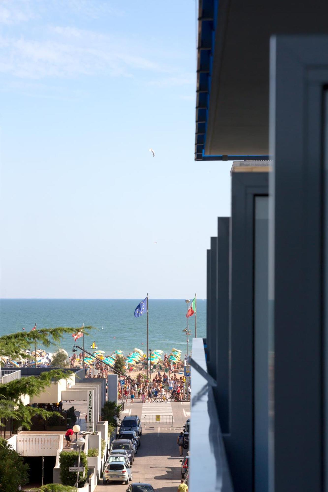 Hotel Montreal Bibione Bagian luar foto