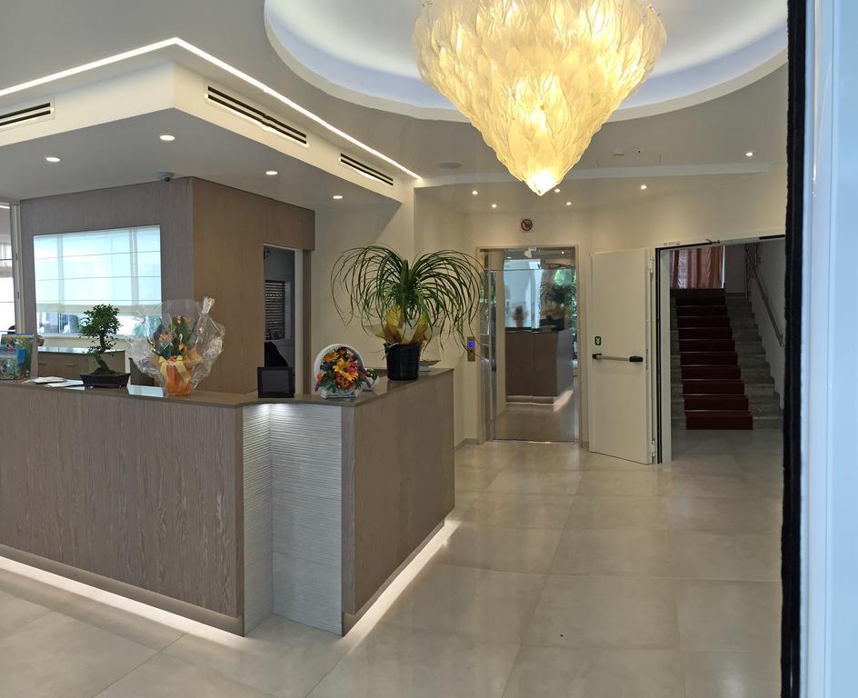 Hotel Montreal Bibione Bagian luar foto