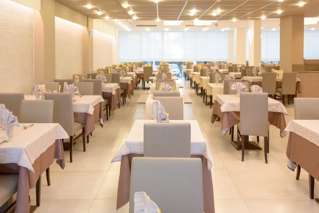Hotel Montreal Bibione Bagian luar foto