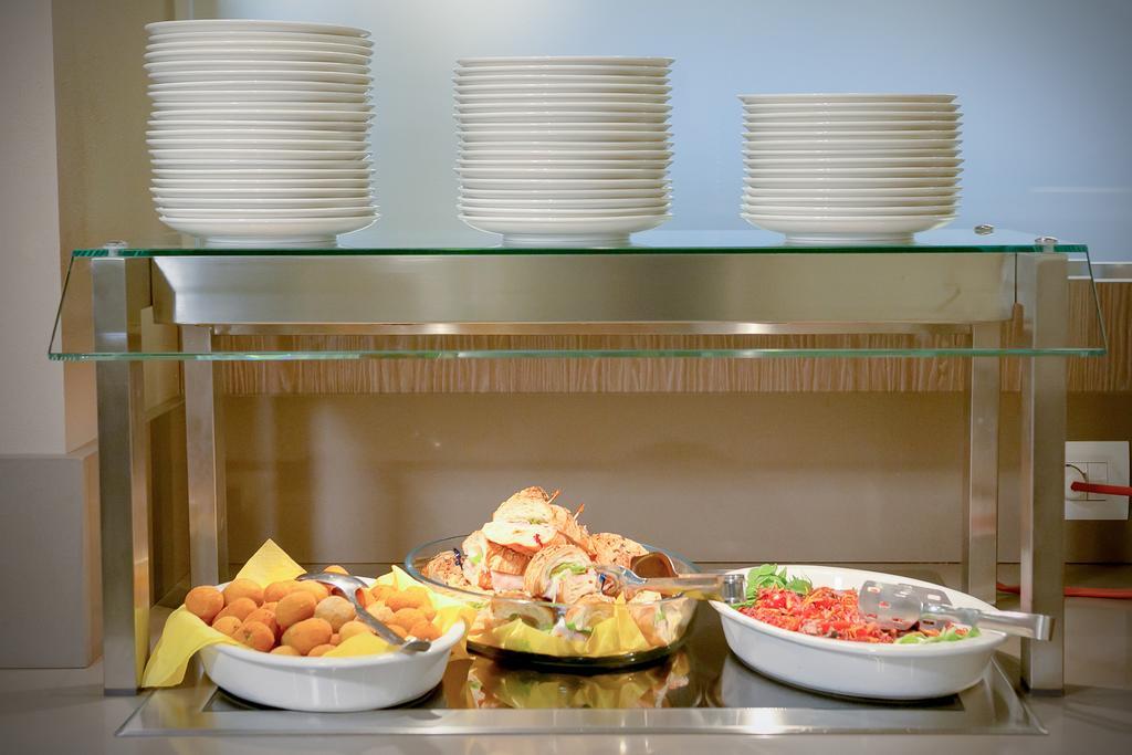 Hotel Montreal Bibione Bagian luar foto