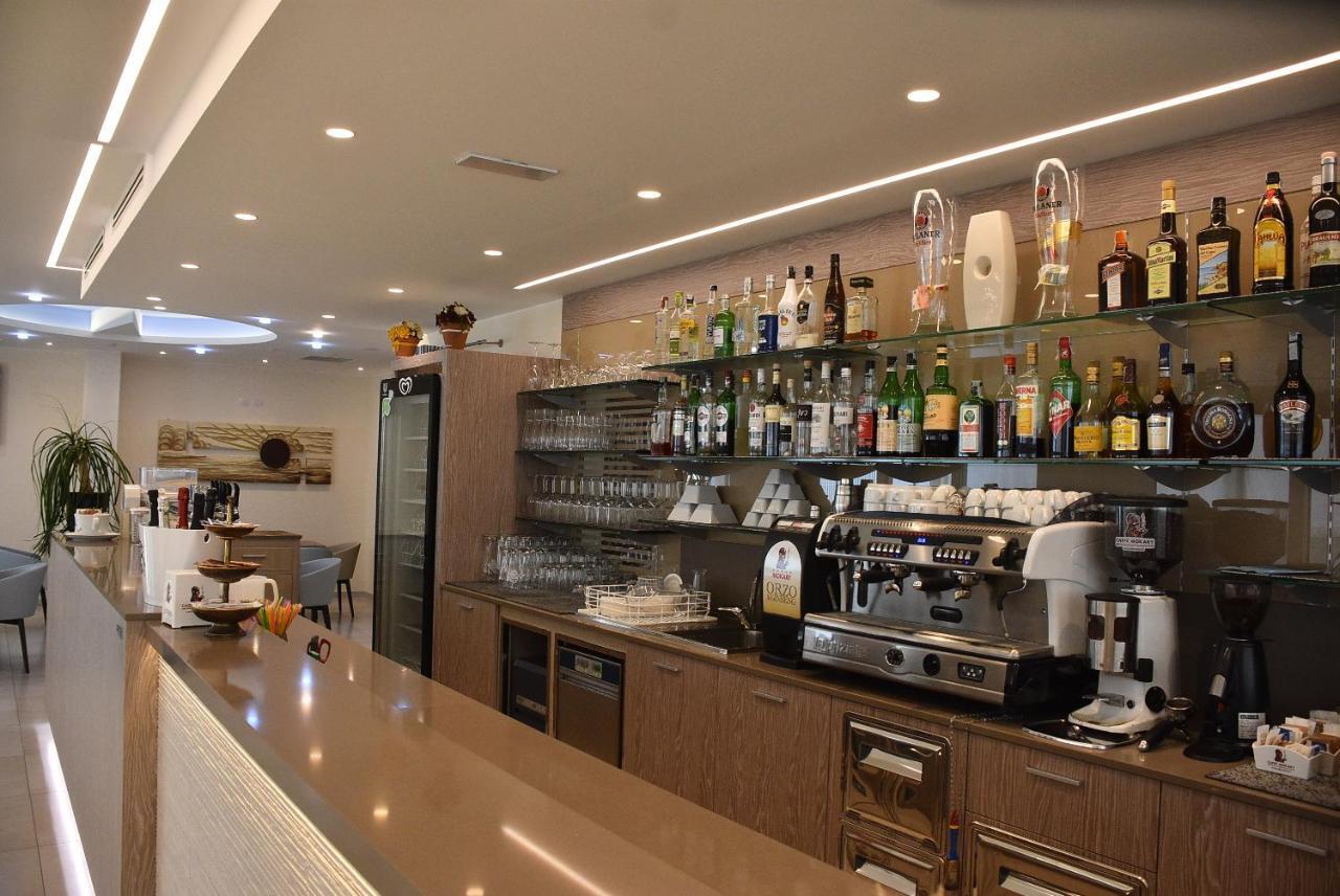 Hotel Montreal Bibione Bagian luar foto