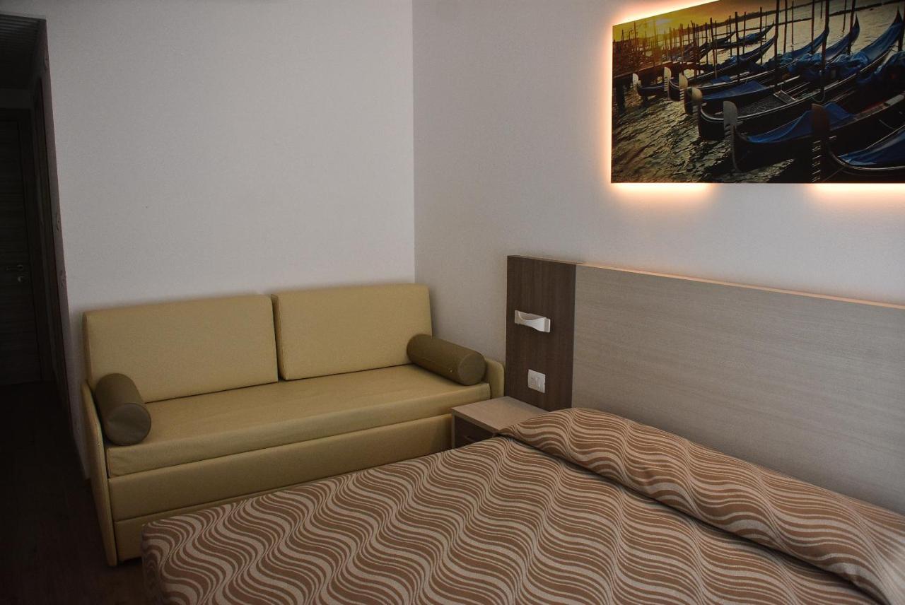 Hotel Montreal Bibione Bagian luar foto